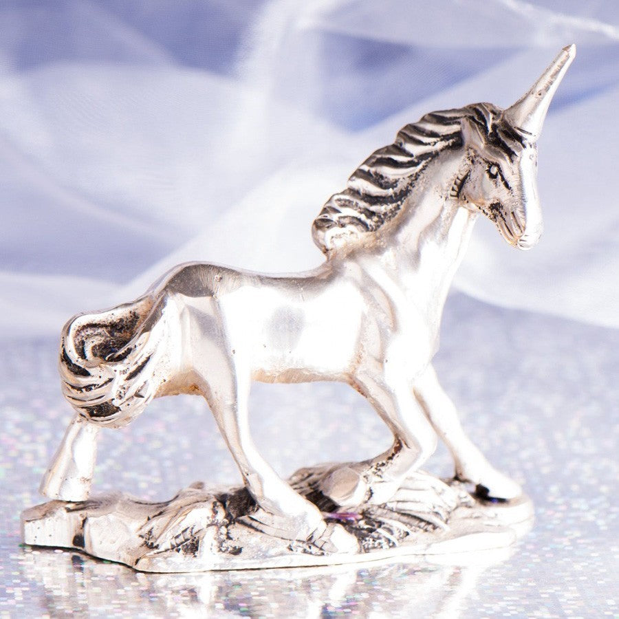 Fabeltier Einhorn im Silberschein