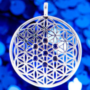 Anhänger Blume des Lebens mit blauen Saphiren