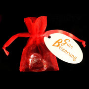 Mitbringsel im Organzasäckchen mit einem funkelnden Regenbogenkristall