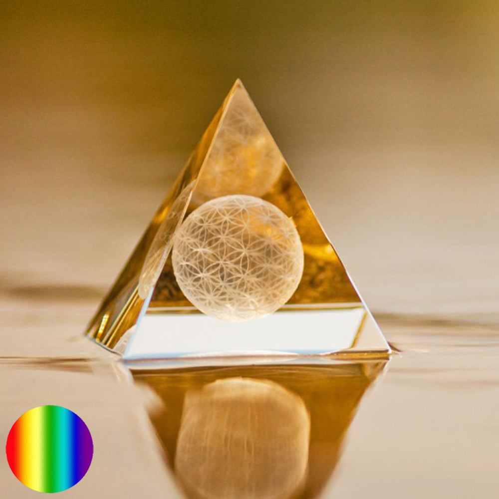 Sphärenkristall Pyramide mit Blume des Lebens