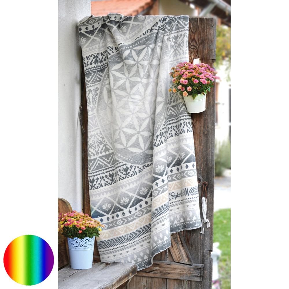 Spirit of OM Kuscheldecke grau