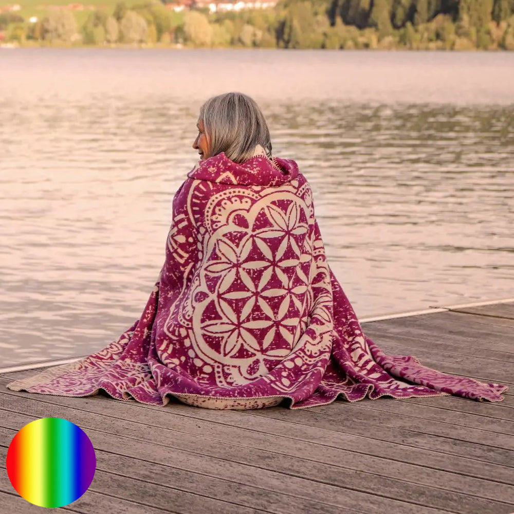 Spirit of Om Kuscheldecke beere